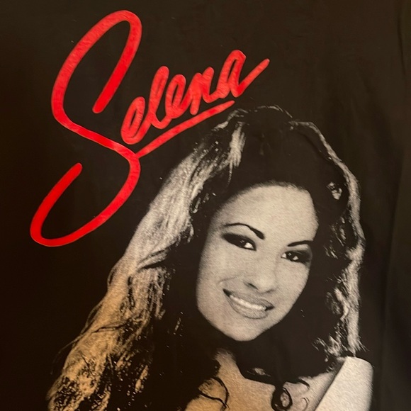 Tops - Selena Tee. Size L.